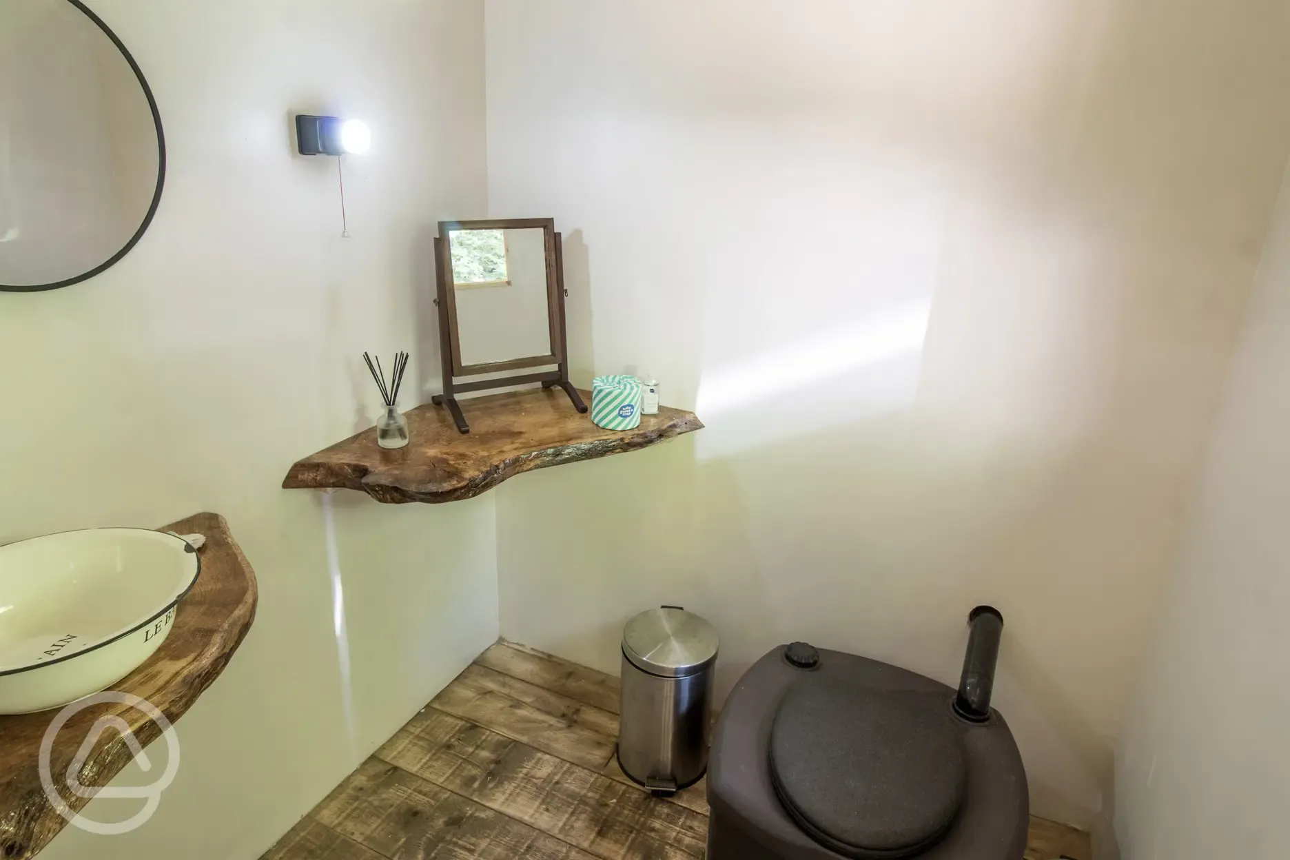 Tanwy cabin private bathrooom