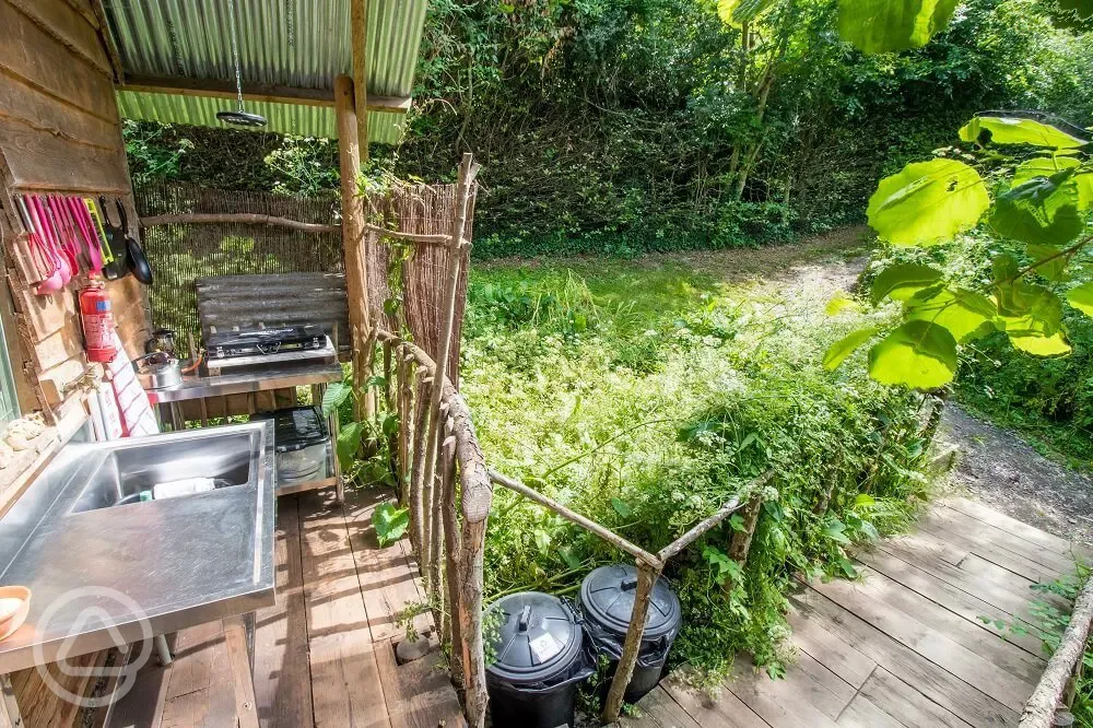 Barn Owl cabin outdoor kitchen area