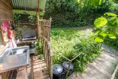 Barn Owl cabin outdoor kitchen area