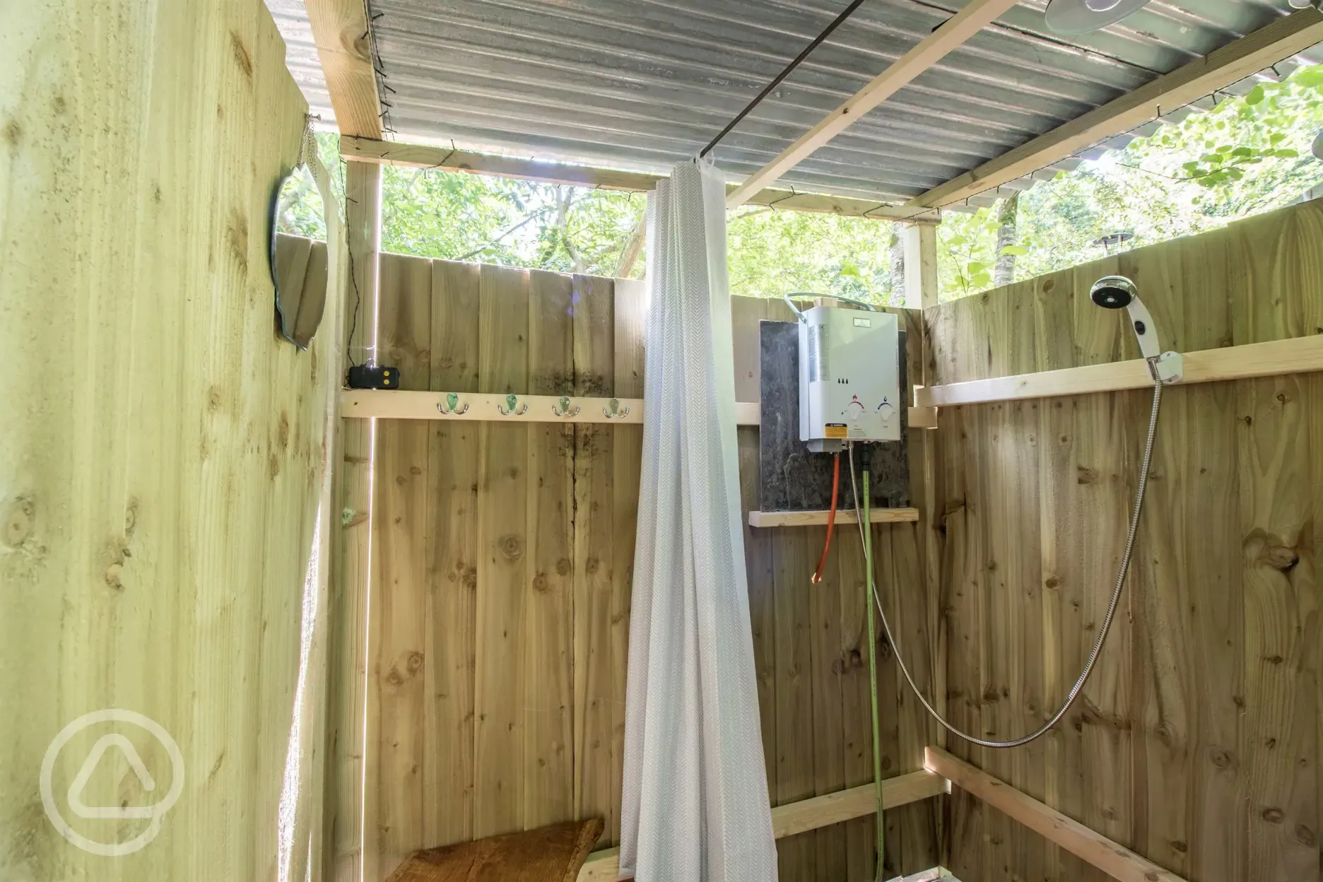 Tanwy cabin private shower