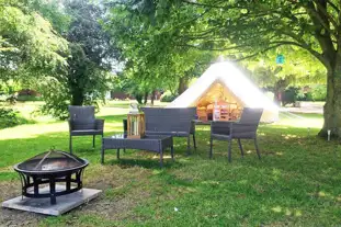 Oxford Riverside Glamping, Witney, Oxfordshire (4.5 miles)