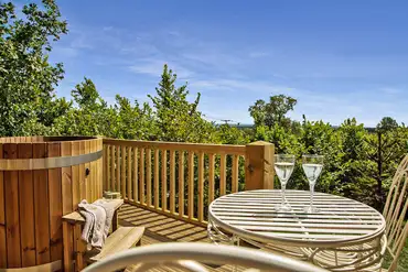 Kites Nest hot tub and decking