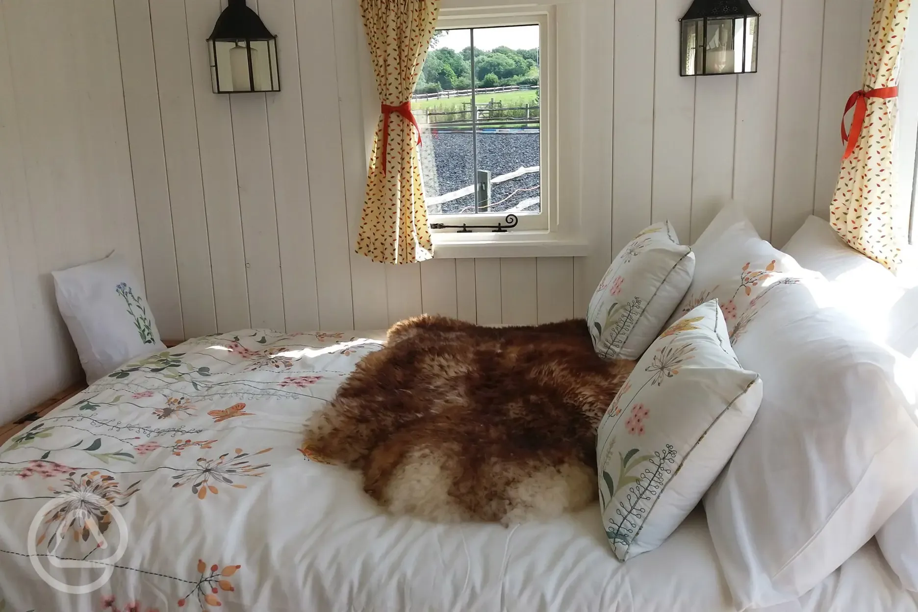 Forget Me Not shepherd's hut interior 