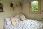 Daisy shepherd's hut bed
