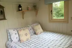 Daisy shepherd's hut bed