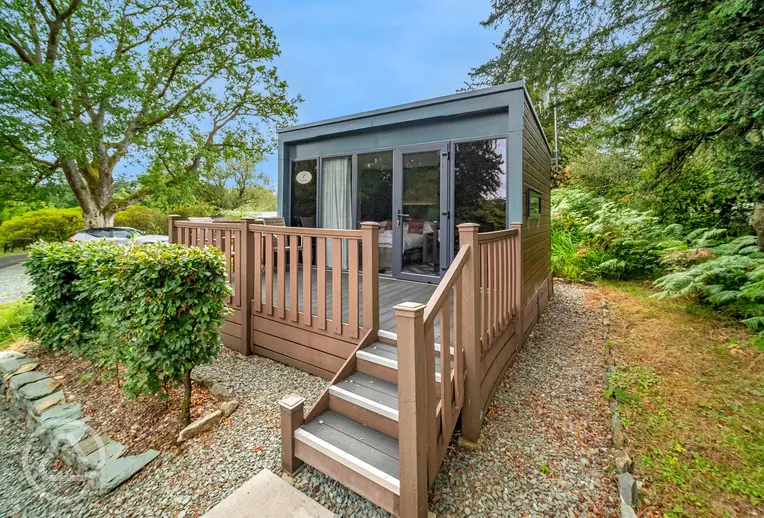 Hideaway ensuite glamping pod with a small deck area and surrounding trees