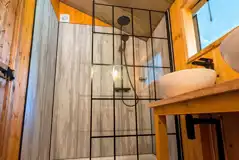 Luxury adult only safari tent ensuite bathroom with towels provided