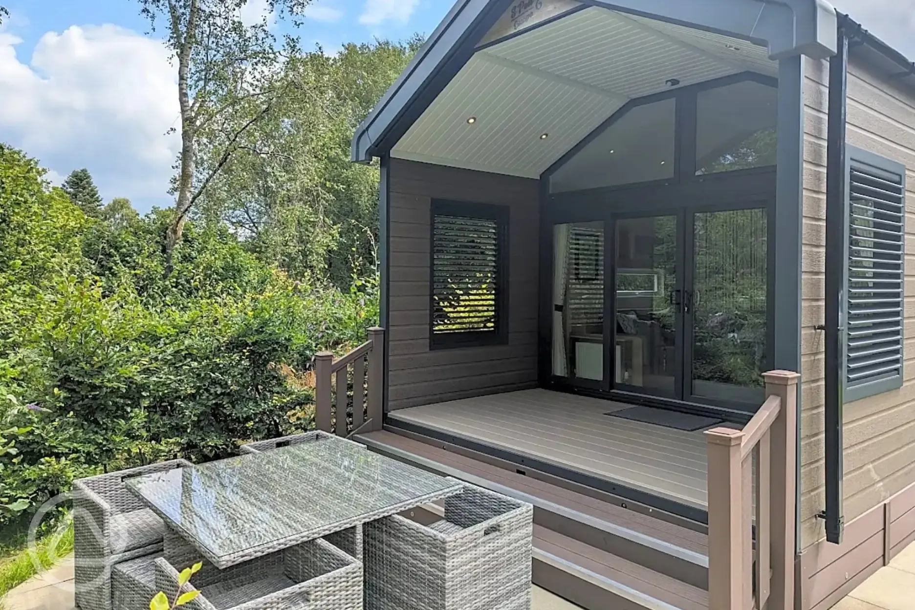 Family hideaway ensuite glamping pods with private patios