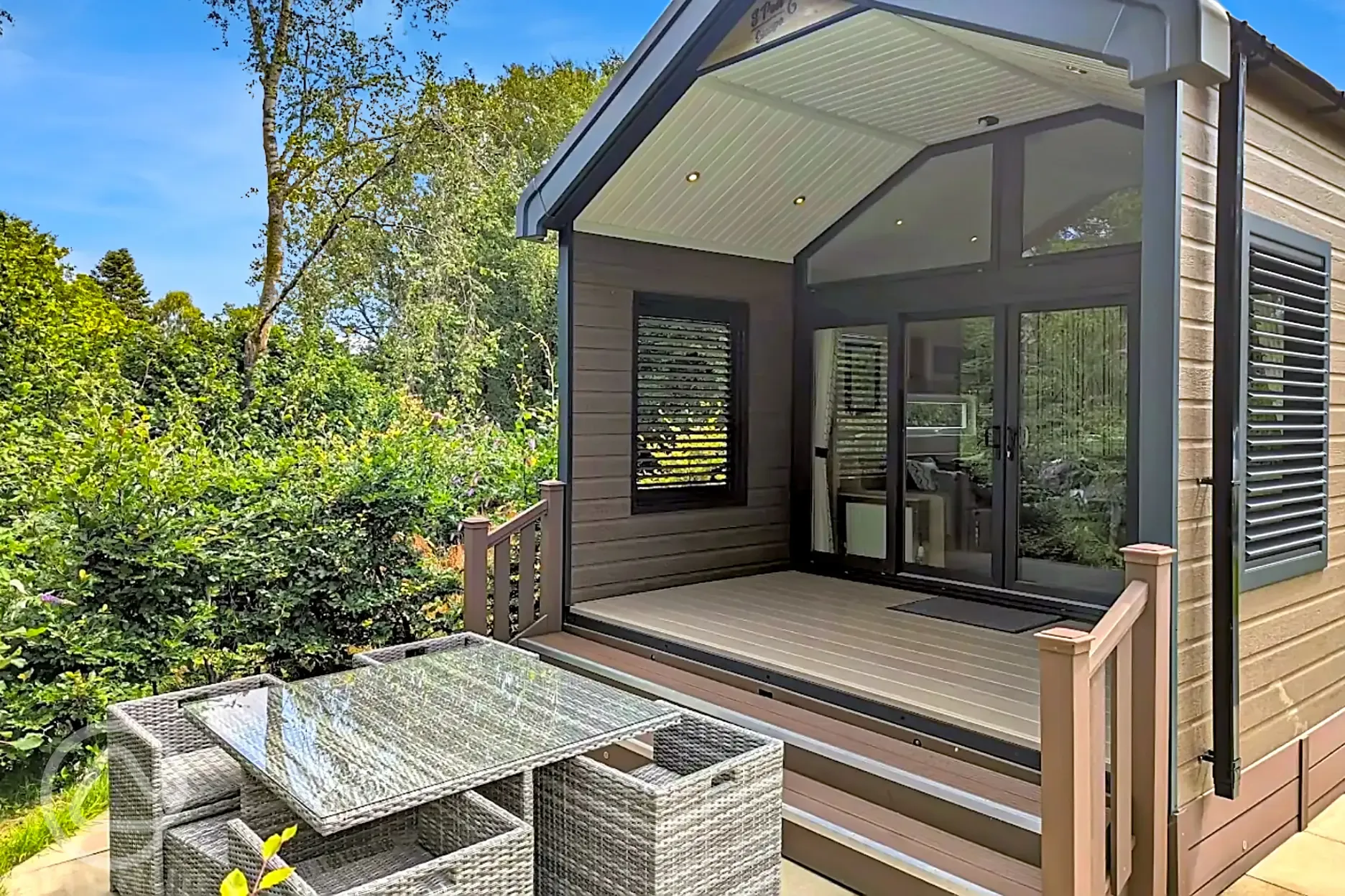 Family hideaway ensuite glamping pods with private patios