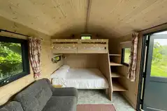 Puffin shepherd's hut with a kingsize bed, double bunk bed above Puffin shepherd's hut with a kingsize bed, double bunk bed above