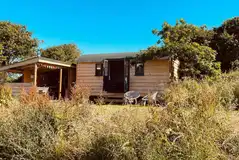 Puffin shepherd's hut with an outdoor sheltered kitchen