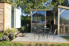 Tawny shepherd's hut- outdoor seating area and private facilities