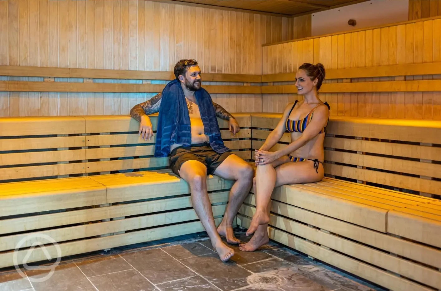 Wellness Suite with sauna, ice cave, jacuzzi and foot spas