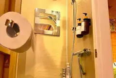 Pod ensuite wetroom with toiletries Pod ensuite wetroom with toiletries