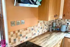 Cedar kitchen with oven, hob and microwave Cedar kitchen with oven, hob and microwave