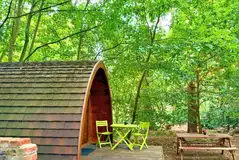 Glamping pod with a deck and outdoor furniture Glamping pod with a deck and outdoor furniture