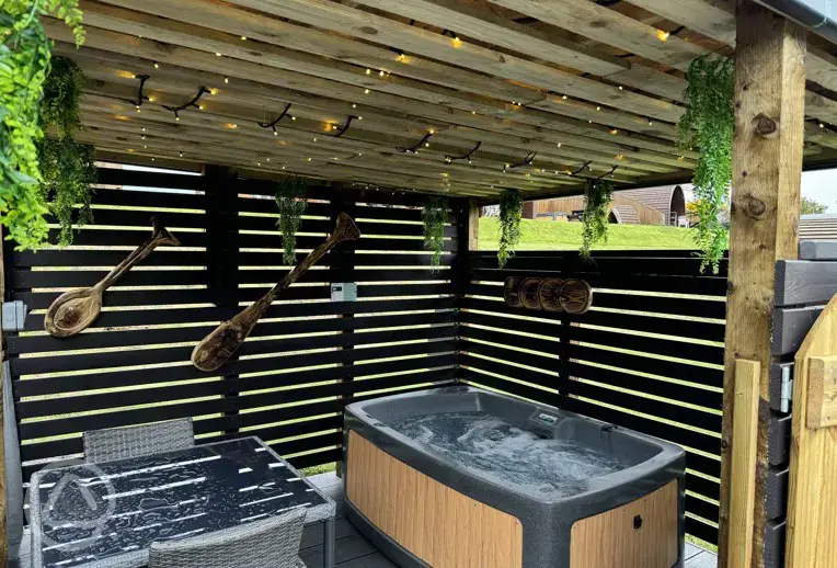 Glencoe glamping pod hot tub