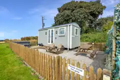 The hut with hot tub