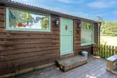 Woodland hut with hot tub