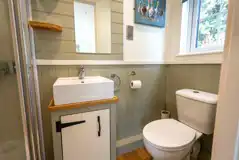 The hut with hot tub ensuite