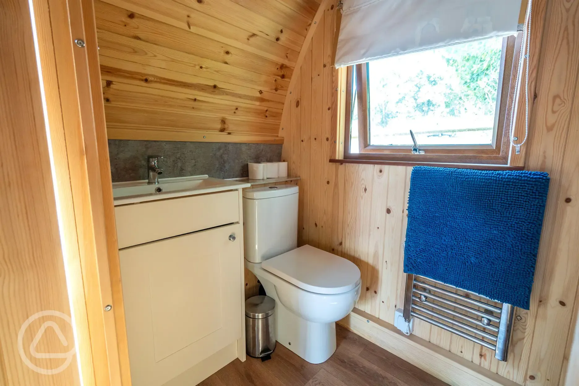 Alpaca pod with hot tub ensuite