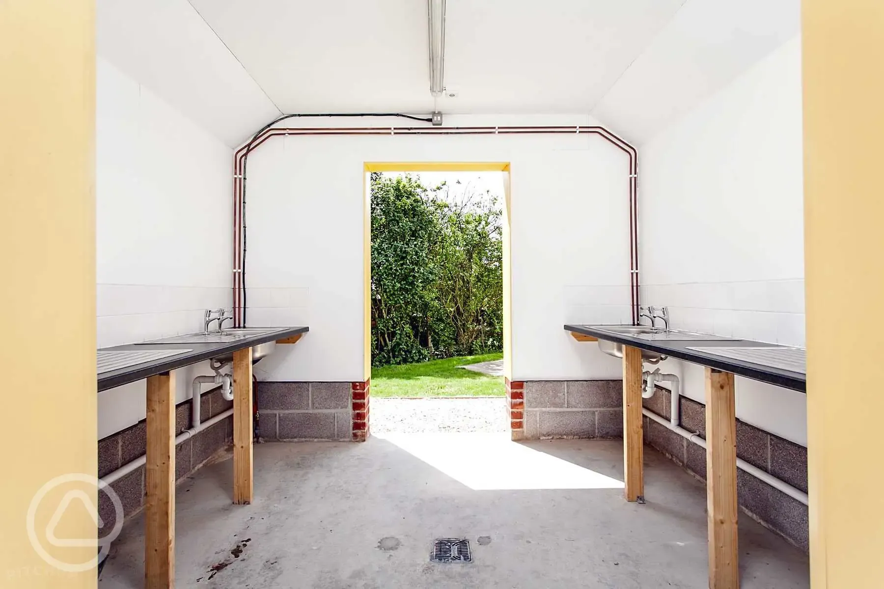 Washing up sinks