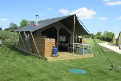 Safari tent 