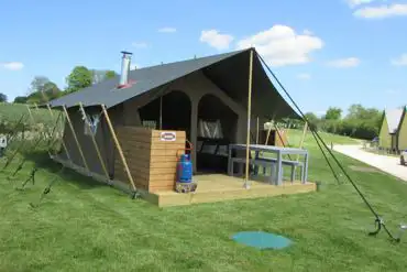 Safari tent 