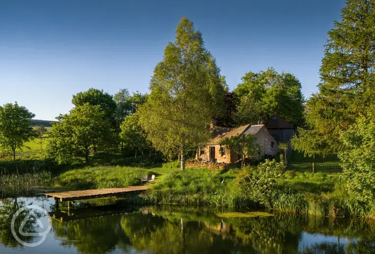 Whisky Howf Cabin with views of a lake
