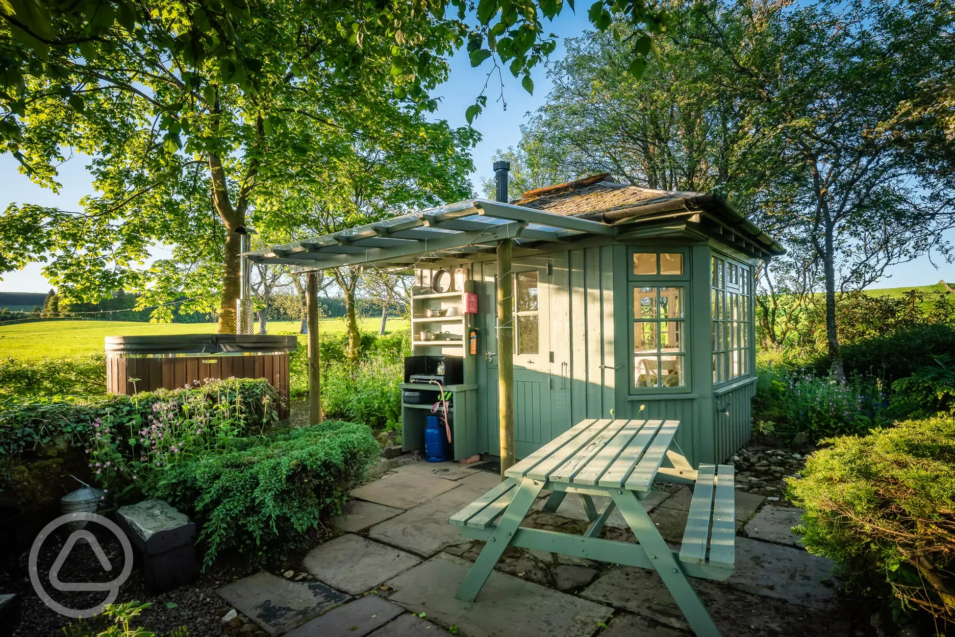 Summer Howf glamping cabin with a picnic table