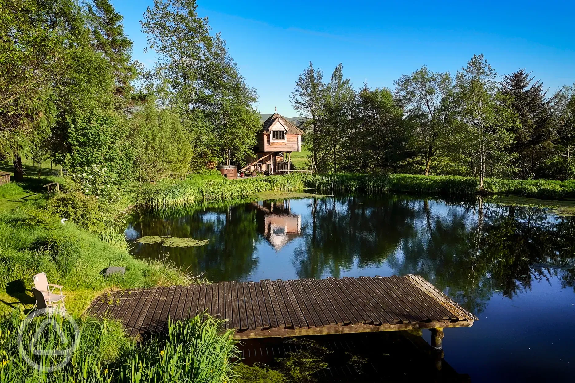 Wee Tree Howf Treehouse with pond views