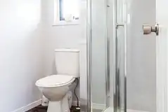 Shepherd's hut ensuite