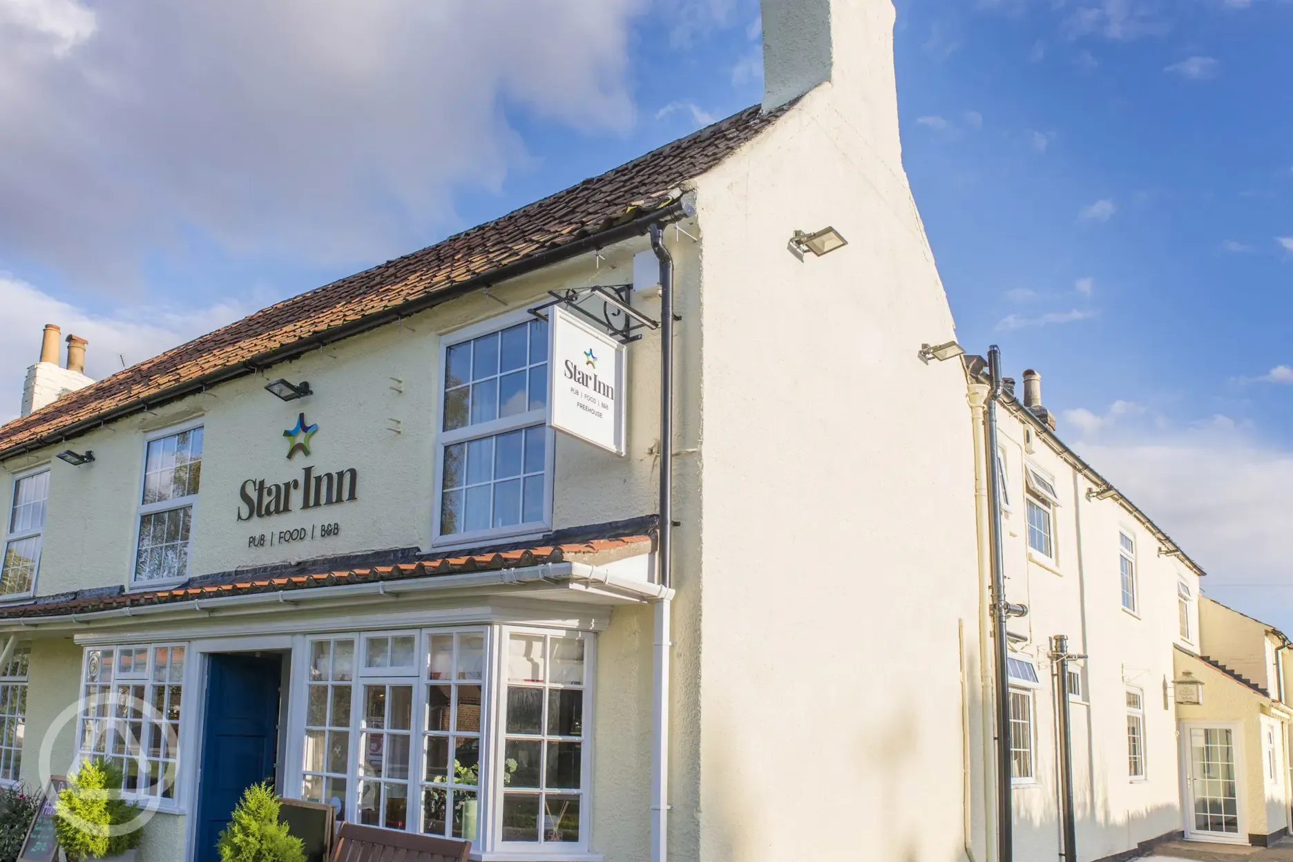 The Star Inn pub just 2 minutes walk from the campsite and is dog friendly