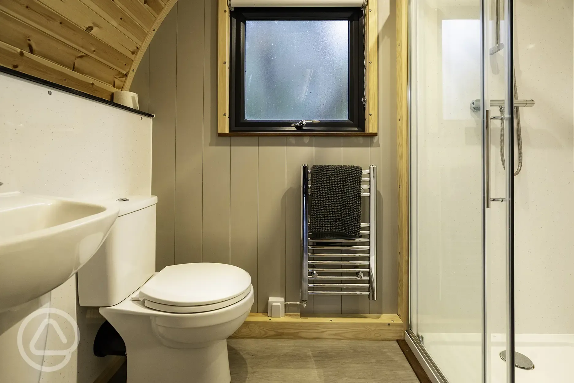 Mega glamping pod ensuite bathroom