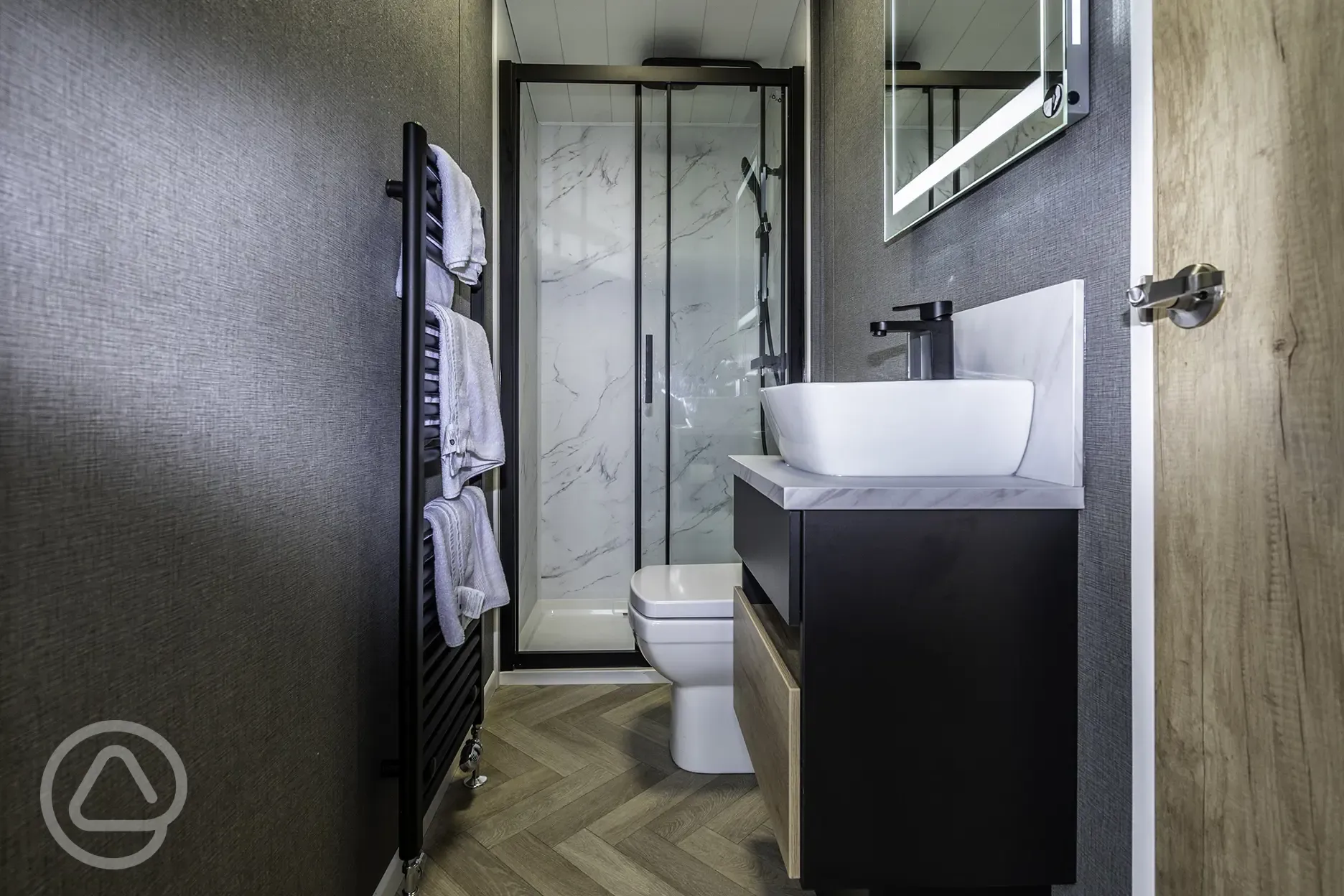 Glamping S-pod fully fitted bathroom with shower