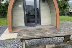 Mega ensuite glamping pod with picnic bench