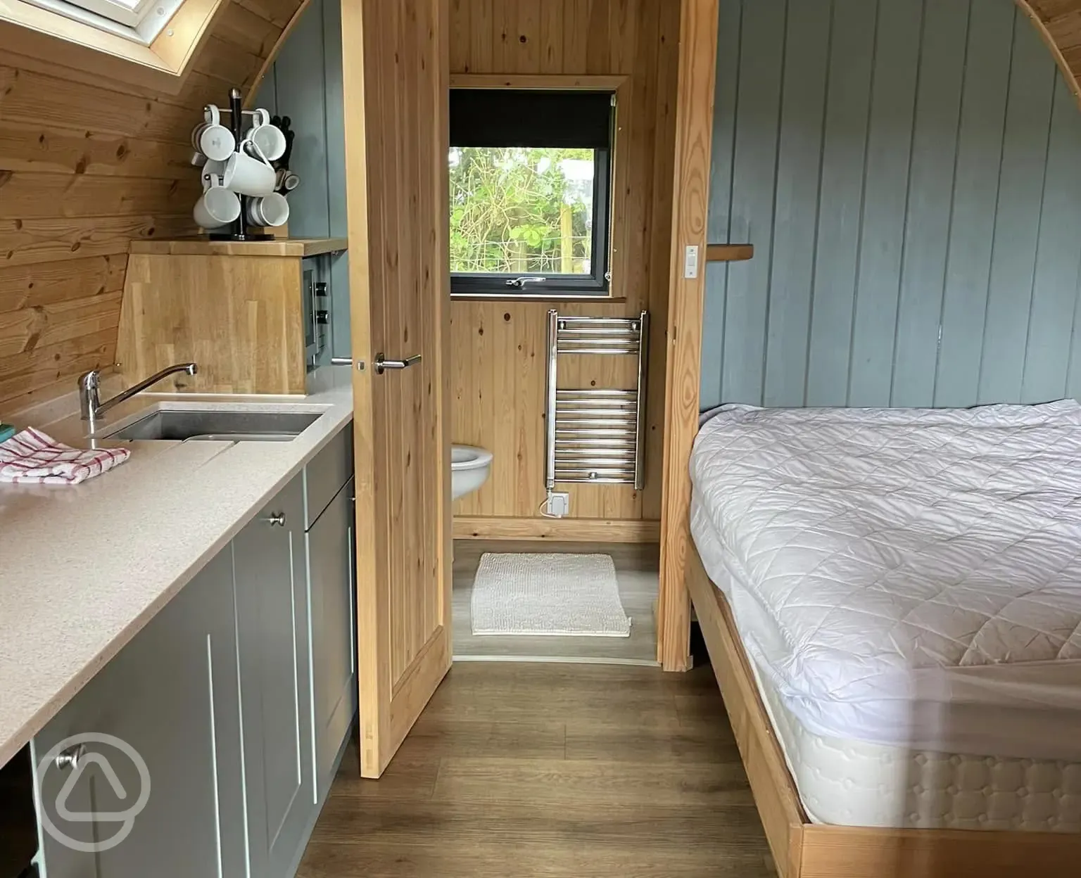 Mega ensuite glamping pod double bed 