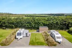 Ensuite premier pitches with a privacy hedging