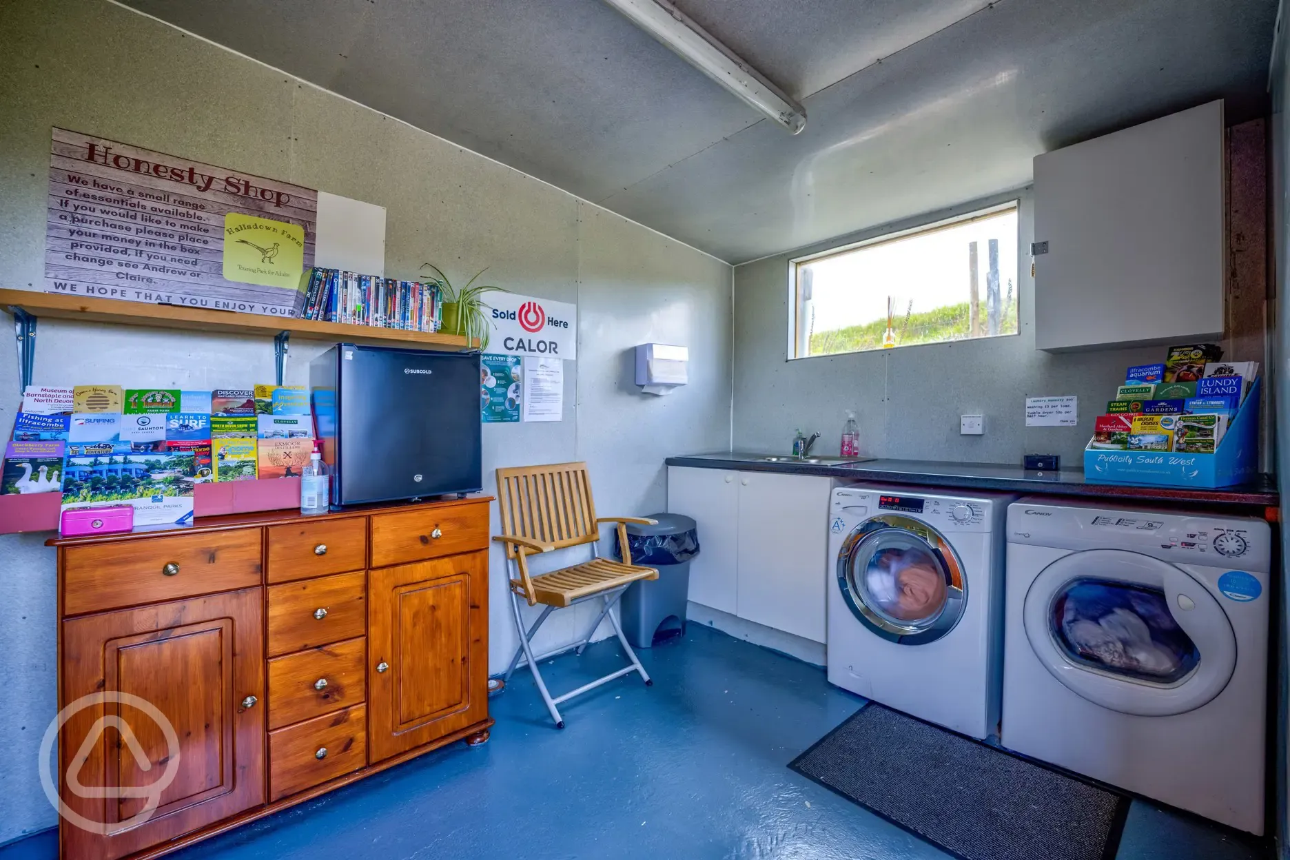 Laundry room with washing machine and dryer