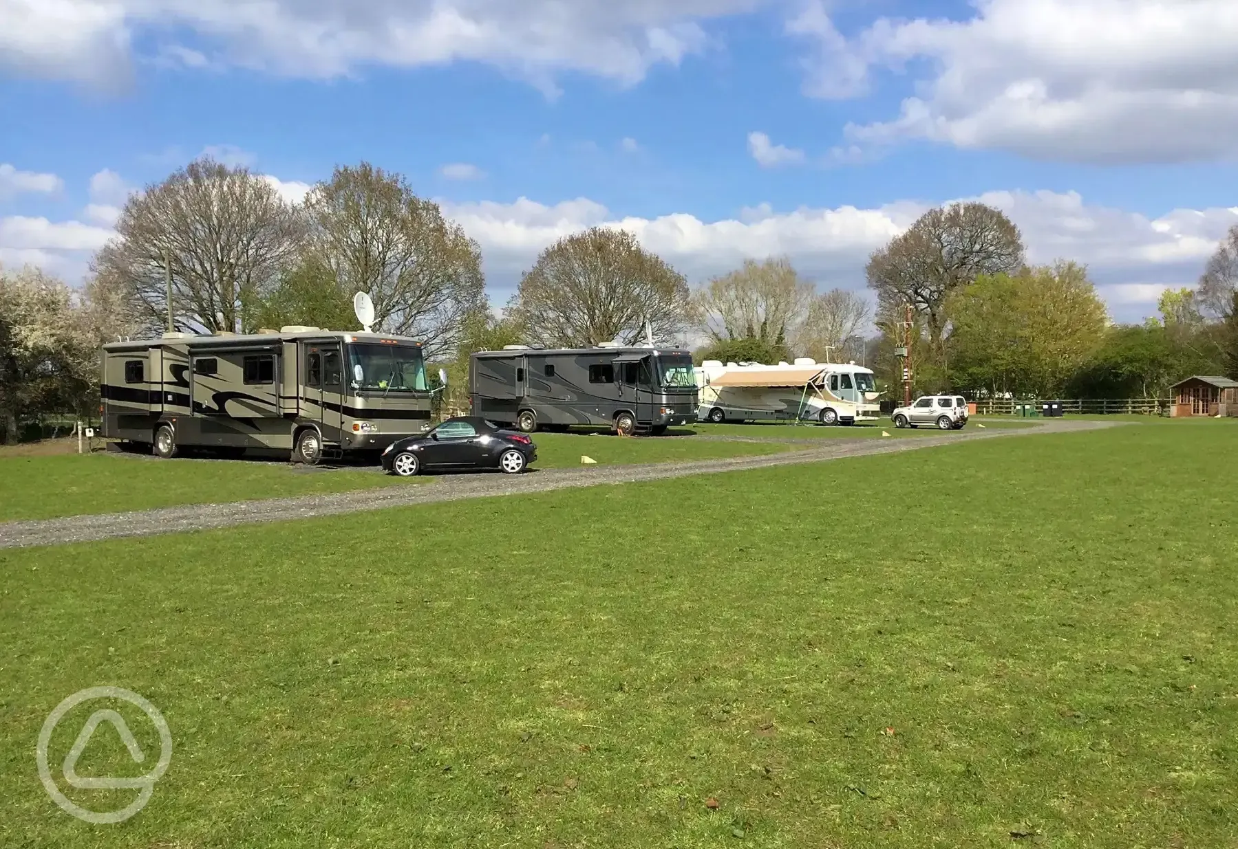 XL fully serviced pitches