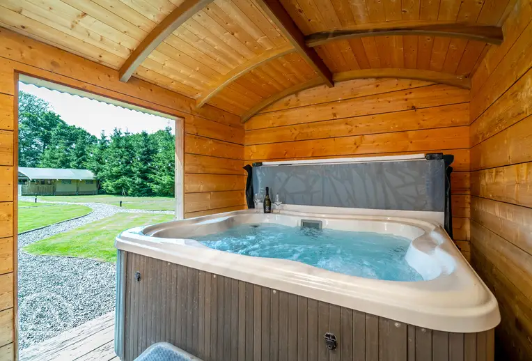 Badger ensuite glamping pod sheltered hot tub