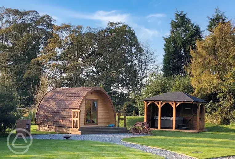 Bunny ensuite glamping pod with hot tub
