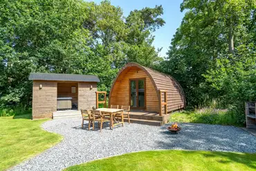 Badger ensuite glamping pod with hot tub and fire pit at Little Wold Away