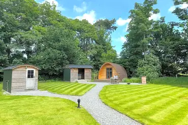 Little Wold Away Glamping - Badger ensuite glamping pod with hot tub