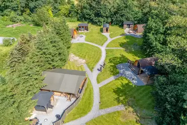 Aerial of the ensuite glamping pods and safari tent at Little Wold Away