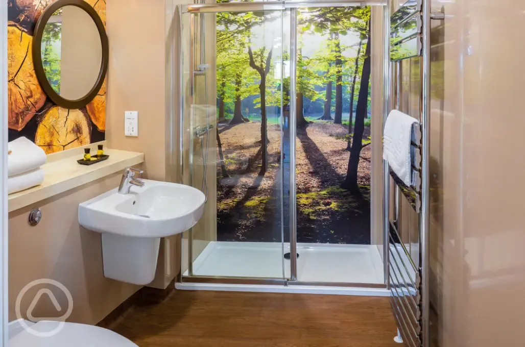 Montana ensuite lodge bathroom