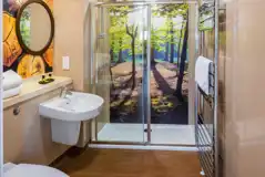 Montana ensuite lodge bathroom Montana ensuite lodge bathroom