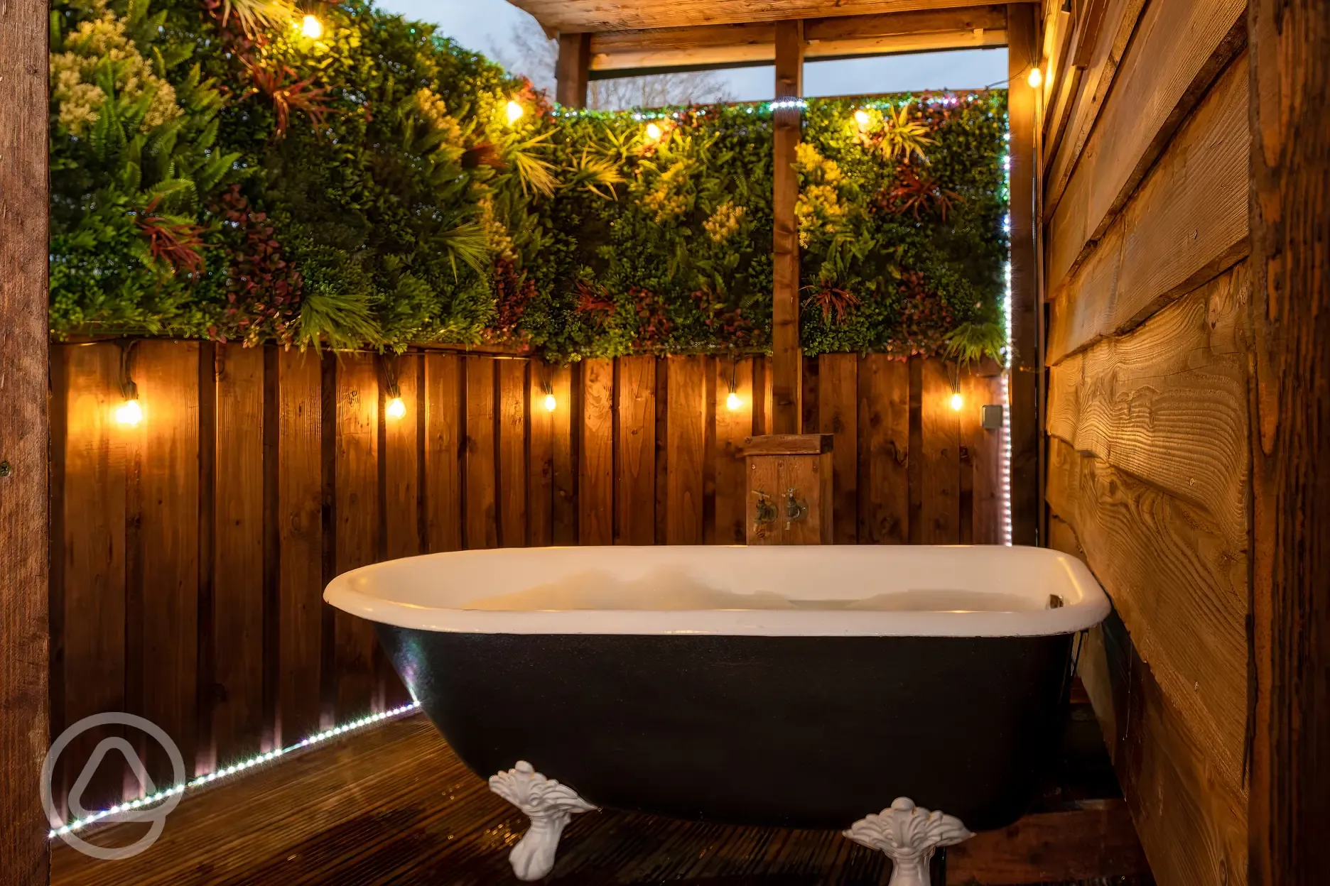 Ashwood outdoor bath