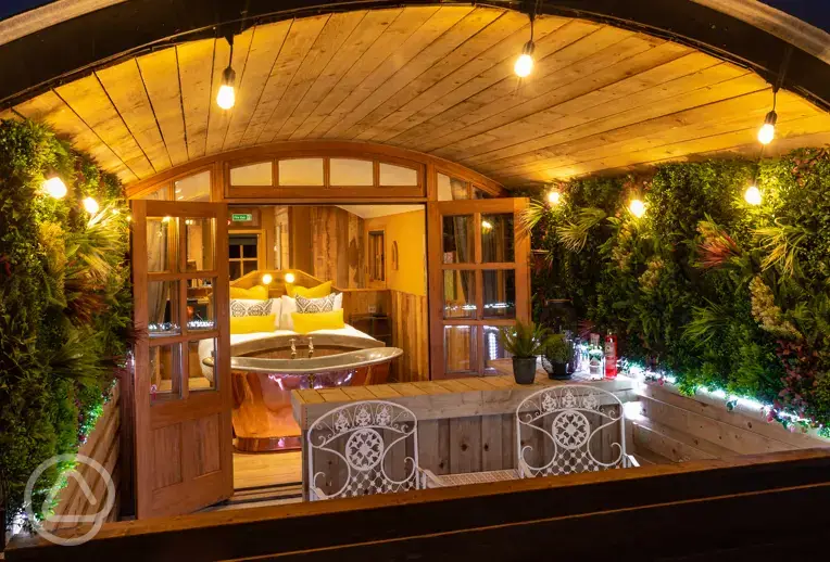 Ashwood ensuite shepherd's hut