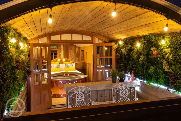 Ashwood ensuite shepherd's hut